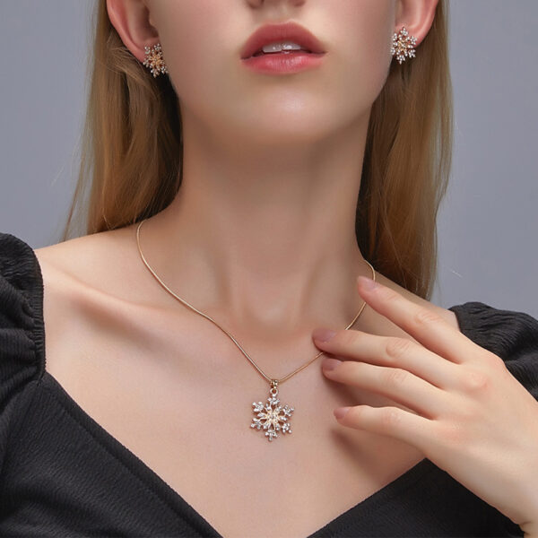 3pcs Snowflake Necklace Set With Rhinestones Earrings And Clavicle Chain Pendant Necklace Valentine's Day Gift - Image 3